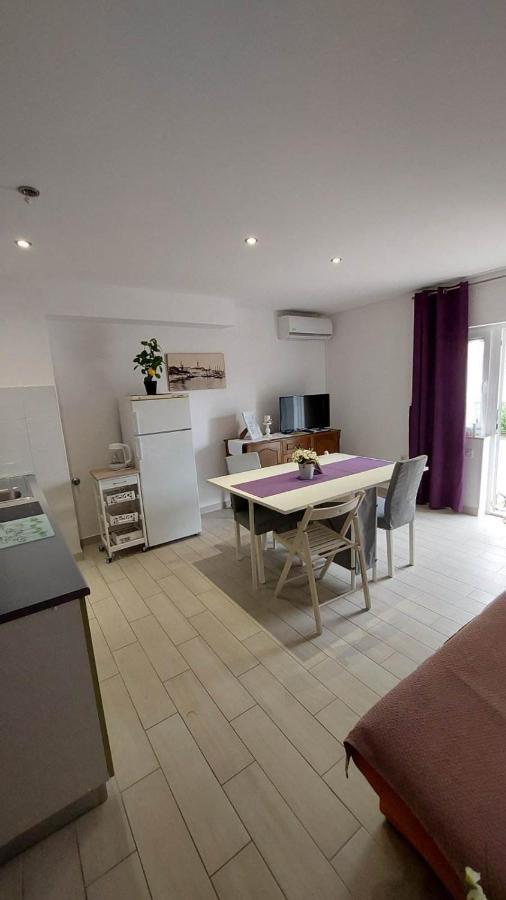 Apartman Avsec Krk Town Exterior photo